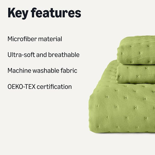 Amazon Basics Brushed Microfiber Quilt Set, Extra Soft with Natural Texture, 3-Piece,Queen/Full, Green