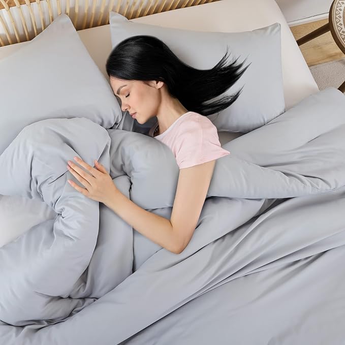 ROSGONIA Oversized King Comforter Light Gray, 3pcs (1 Grey Comforter & 2 Pillowcases), Soft Lightweight Oversized King Size Comforter Sets Bedding