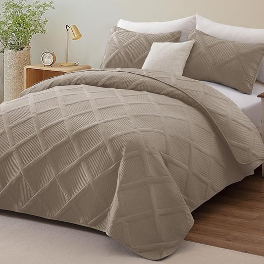 Exclusivo Mezcla Twin Size Quilt Set with Modern Striped Pattern, 2 Pieces Summer Lightweight Taupe Quilts Bedding Set, Soft Bedspreads Coverlets for All Seasons
