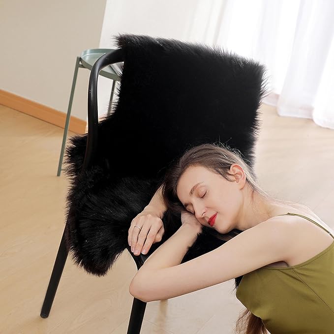 Faux Fur Rug Sheepskin Shag Fluffy Fuzzy Black 2x3 ft Small Rugs for Bedroom Bedside Bed Floor Living Room Plush High-Density Cushion Carpet Super Sofa Cover