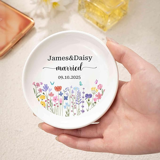 Personalized Mr. & Mrs. Ceramic Trinket Jewelry Dish with Couple Names and Date Small Decorative Jewelry Trinket Ring Tray Wedding Ring Dish Engagement Gift for Couple Brides Newlyweds