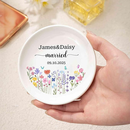Personalized Mr. & Mrs. Ceramic Trinket Jewelry Dish with Couple Names and Date Small Decorative Jewelry Trinket Ring Tray Wedding Ring Dish Engagement Gift for Couple Brides Newlyweds
