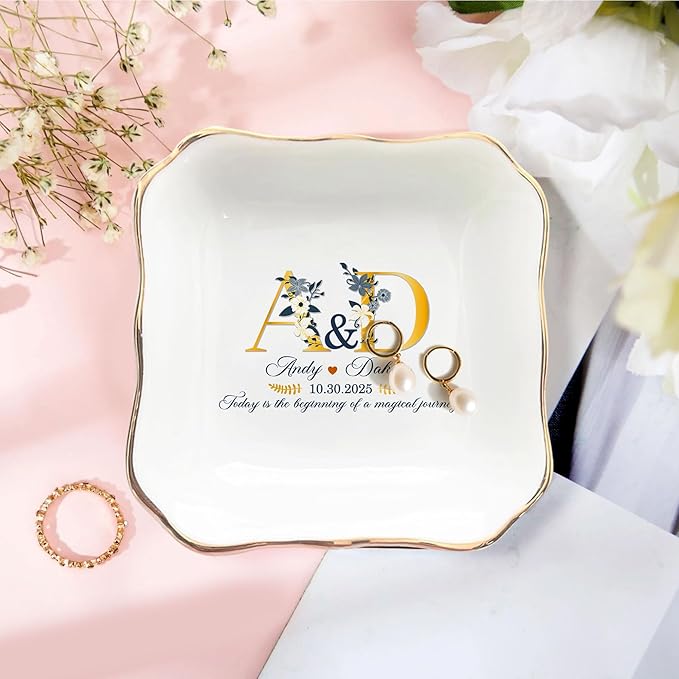 Custom Newlywed Jewelry Tray Gift for Bride and Groom, Personalized Mr and Mrs Ring Dish, Engagement Ceramic Trinket Plate, Gift for Wedding Keepsake, Romantic Ring Holder for Couples