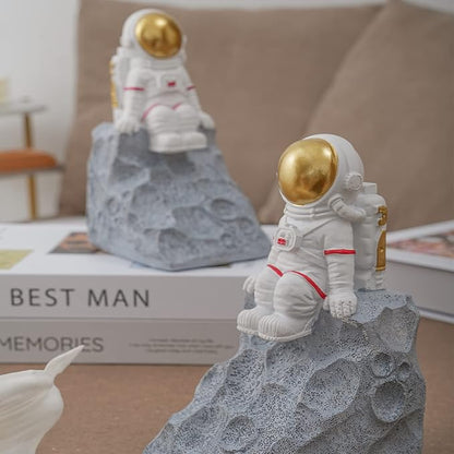 BUTILIVEEN Astronaut Book Ends to Hold Books, Astronaut Decor, Space Themed Bedroom, Desktop, Bookcase Decor - Gifts for Space Lovers