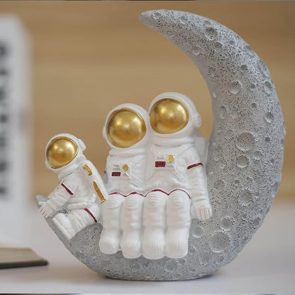 BUTILIVEEN Astronaut Decor Family Sculptures, Astronaut Family of 3 Figurines, Space Themed Bedroom Decor, Desktop Decor, Shelf Decor, Gifts for Space Lovers, Gold Astronaut Home Deocr