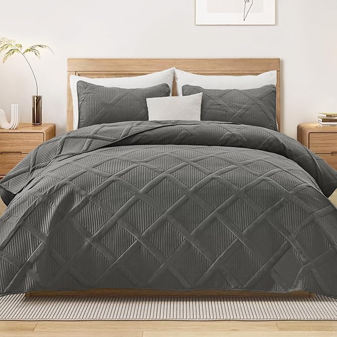 Exclusivo Mezcla Twin Size Quilt Set - Grey Quilts Bedding Set with 2 Pillow Shams, Modern Bedspread with Striped Pattern, Soft Lightweight Bedspreads Coverlets for All Seasons