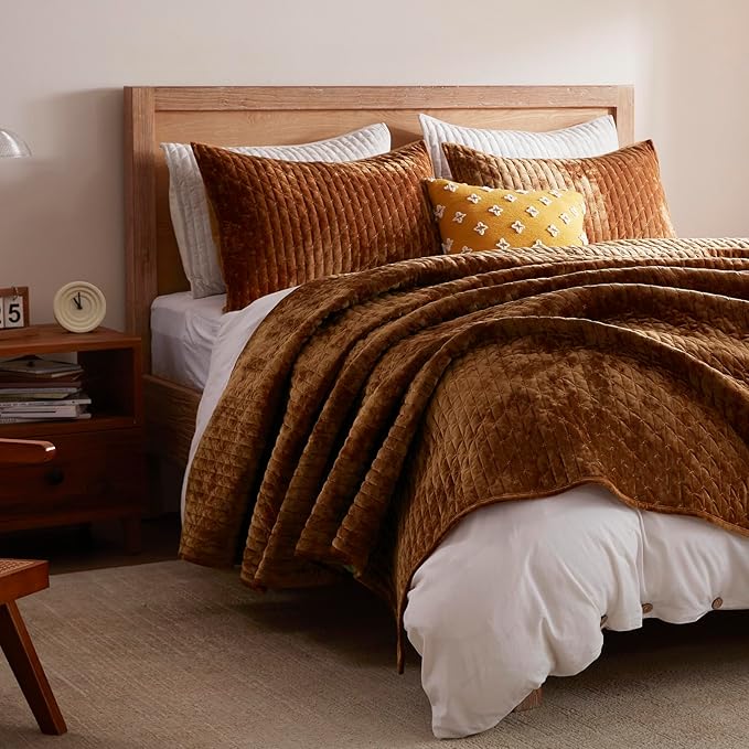 LEAONME Velvet Quilt California King Size 118''x106'', Lightweight Caramel Velvet Comforter Set with 2 Matching Shams, Soft Cross Stitch Bedspread Coverlet, Oversized King Bedding Set for All Season