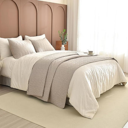 Sanracie Oversized Queen Quilt Bedspread 102"*118", 100% Cotton Quilt Bedding Set 3pcs Linen Colored Extra Large Wide Coverlet Queen Size Lightweight Soft and Cozy Cloud Bed Quilts for All Season