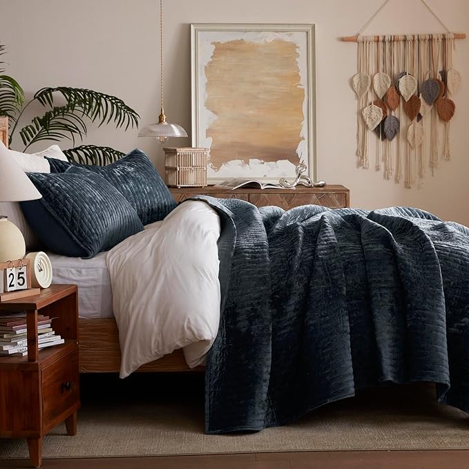 LEAONME Velvet Quilt California King Size 118''x106'', Lightweight Navy Blue Velvet Comforter Set with 2 Matching Shams, Soft Cross Stitch Bedspread Coverlet, Oversized King Bedding Set for All Season