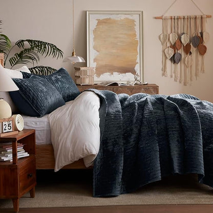 LEAONME Velvet Quilt California King Size 118''x106'', Lightweight Navy Blue Velvet Comforter Set with 2 Matching Shams, Soft Cross Stitch Bedspread Coverlet, Oversized King Bedding Set for All Season