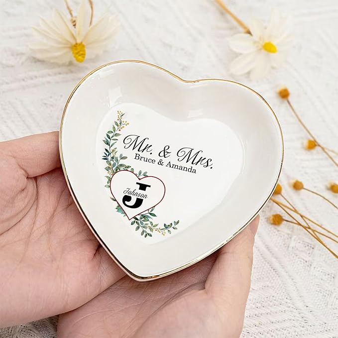 Personalized Wedding Jewelry Tray for Couple, Custom Mr and Mrs Ring Dish, Engagement Trinket Plate, Bridal Shower Ring Holder, Ceramic Keepsake Tray, Romantic Gift for Wife Husband