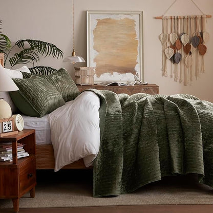LEAONME Velvet Quilt King Size 98''x106'', Lightweight Olive Green Velvet Comforter Set with 2 Matching Shams, Soft Cross Stitch Bedspread Coverlet Bedding Set for All Season