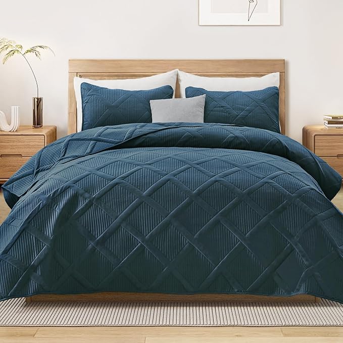 Exclusivo Mezcla King Quilt Set- Navy Blue Quilts Bedding Set with 2 Pillow Shams, Modern King Bedspread with Striped Pattern, Soft Lightweight Bedspreads Coverlets for All Seasons