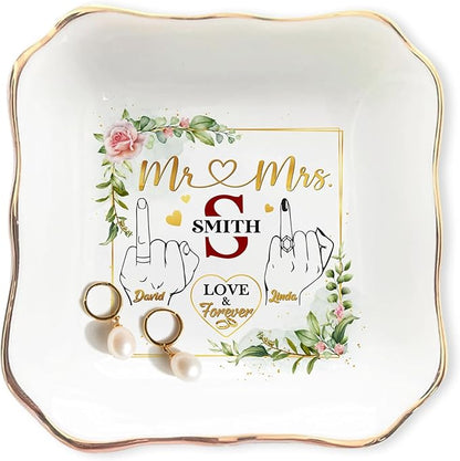 Custom Wedding Jewelry Tray Gifts for Newlyweds, Personalized Mr and Mrs Ring Dish, Engagement Ceramic Ring Holder, Love Keepsake Plate for Husband and Wife, Romantic Couple Gift