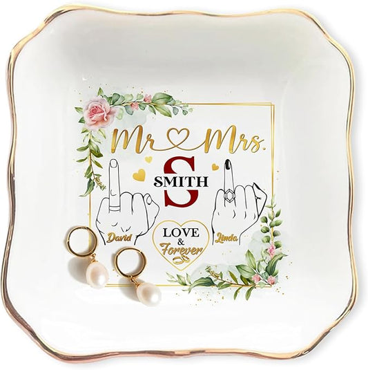 Custom Wedding Jewelry Tray Gifts for Newlyweds, Personalized Mr and Mrs Ring Dish, Engagement Ceramic Ring Holder, Love Keepsake Plate for Husband and Wife, Romantic Couple Gift