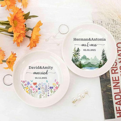 Personalized Mr. & Mrs. Ceramic Trinket Jewelry Dish with Couple Names and Date Small Decorative Jewelry Trinket Ring Tray Wedding Ring Dish Engagement Gift for Couple Brides Newlyweds