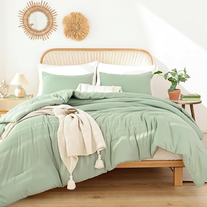 ROSGONIA King Size Sage Green Comforter Set - 3 Piece Bedding Set with Boho Style, Lightweight Down Alternative Comforter, Cozy Blanket Bedspreads Quilt for All Seasons