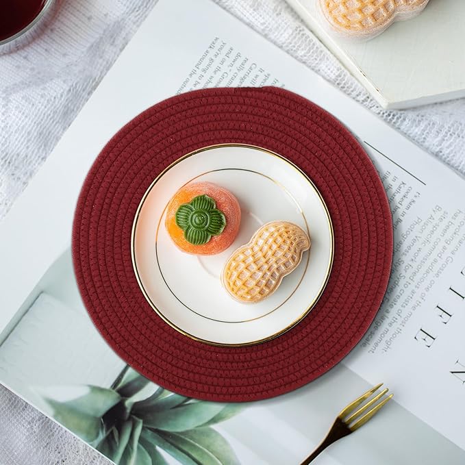 Aertiavty 8 Pack Round Woven Placemats for Christmas 13.5 Inches Red Heat Resistant Placemats Farmhouse Cotton Rope Place Mats for New Year Trivets for Hot Dishes, Burgundy