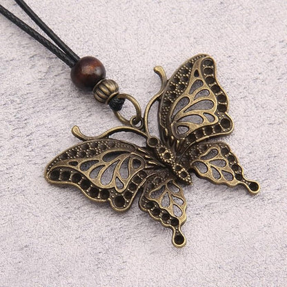 Leather Necklace for Women Boho Choker Necklace Long Cord Leather Pendant Bohemian Neckalce Vintage Alloy Pendant Leather Rope Necklace Wooden Necklaces for Women