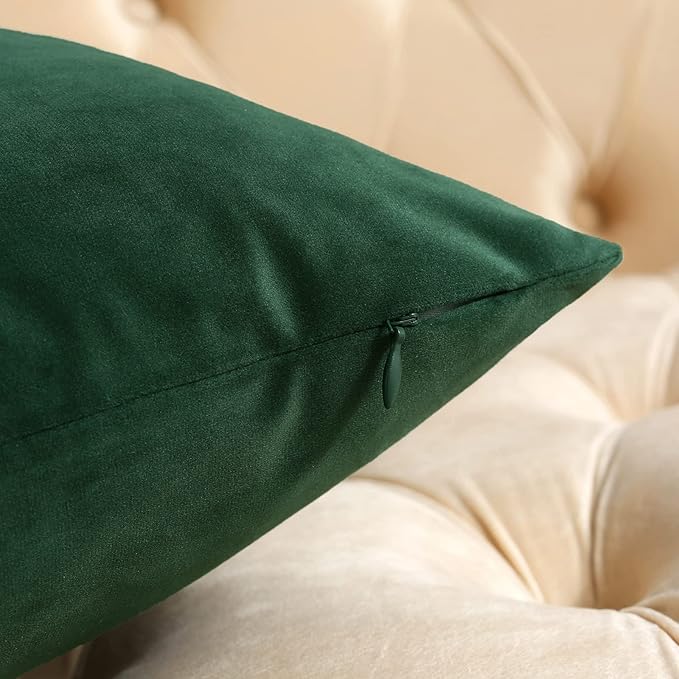 mixeoo Comfy Hunter Green Throw Pillow Covers Christmas Decorative Square Solid Thick Velvet Super Soft Cushion Cases Home Decor for Sofa Couch Living Room Chair, Set of 1, 24 x 24 Inch