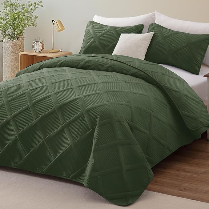 Exclusivo Mezcla Twin Size Quilt Set - Olive Green Quilts Bedding Set with 1 Pillow Shams, Modern Bedspread with Striped Pattern, Soft Lightweight Bedspreads Coverlets for All Seasons