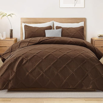 Exclusivo Mezcla Twin Size Quilt Set - Brown Quilts Bedding Set with 2 Pillow Shams, Modern Bedspread with Striped Pattern, Soft Lightweight Bedspreads Coverlets for All Seasons