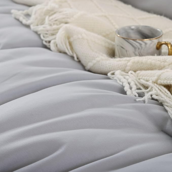 ROSGONIA Gray Comforter Set Queen, 3pcs(1 Boho Light Grey Comforter & 2 Pillowcases) All Season Soft Bedding Lightweight Bedspread Blanket Quilt