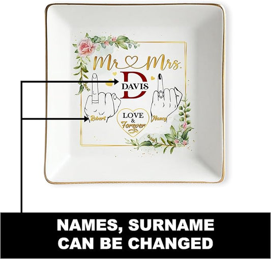 Custom Wedding Jewelry Tray Gifts for Newlyweds, Personalized Mr and Mrs Ring Dish, Engagement Ceramic Ring Holder, Love Keepsake Plate for Husband and Wife, Romantic Couple Gift