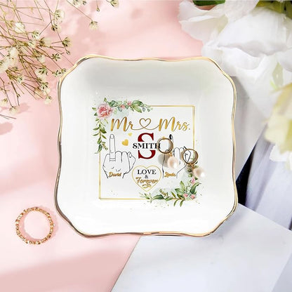Custom Wedding Jewelry Tray Gifts for Newlyweds, Personalized Mr and Mrs Ring Dish, Engagement Ceramic Ring Holder, Love Keepsake Plate for Husband and Wife, Romantic Couple Gift
