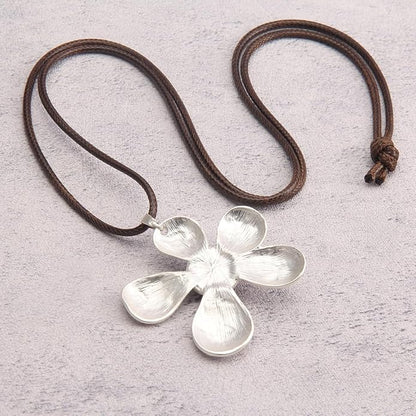 Leather Necklace for Women Boho Choker Necklace Long Cord Leather Pendant Bohemian Neckalce Vintage Alloy Pendant Leather Rope Necklace Wooden Necklaces for Women