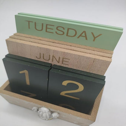 Fresh Cactus Decorated Wooden Calendar (Approximately 4.49 * 2.48 * 5.3 inches) Retro Block Shaped Calendar Desktop Decoration, Suitable for Various Scenarios such as Home and Office Holiday Gifts(Green)
