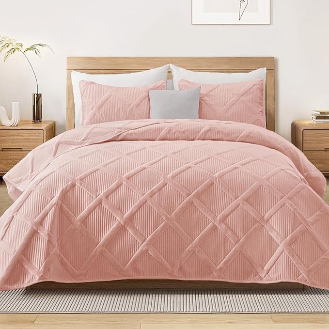 Exclusivo Mezcla King Quilt Set- Blush Pink Quilts Bedding Set with 2 Pillow Shams, Modern King Bedspread with Striped Pattern, Soft Lightweight Bedspreads Coverlets for All Seasons