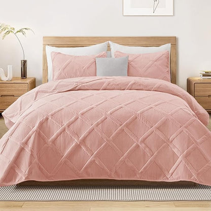 Exclusivo Mezcla Twin Size Quilt Set - Blush Pink Quilts Bedding Set with 2 Pillow Shams, Modern Bedspread with Striped Pattern, Soft Lightweight Bedspreads Coverlets for All Seasons