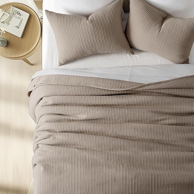 EVERGRACEHOME Cotton Gauze King Bedspread, Ultra Soft Prewashed Pick Stitch Matelassé Coverlet, Lightweight Textured Oversized King Quilt Bedding Set for All Season, with 2 Shams, Mocha Brown