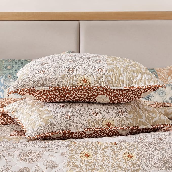 CASAAGUSTO King Size Quilt Set - 3 Pieces Patchwork Terracotta Quilt Bedding Set, Lightweight King Bedspread Coverlet, Reversible Floral Bed Cover for All Seasons (106"x94", 1 Quilt + 2 Pillow Shams)