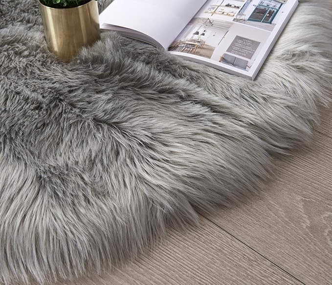 SERISSA Faux Sheepskin Fur Area Rug Grey Fur Chair Cover Seat Pad Small Fuzzy Rug for Bedroom Floor Sofa Living Room Decor 2x3 Feet