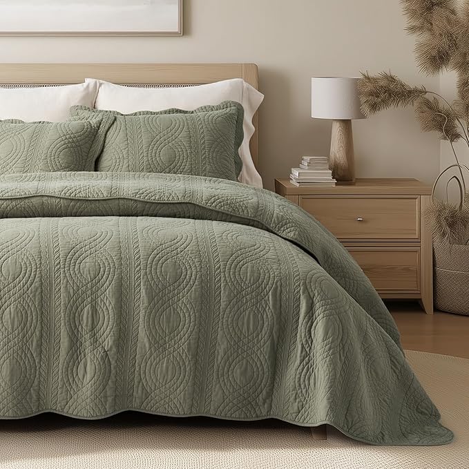 EVERGRACEHOME 100% Cotton Scallop Quilt Set, Queen Size 3 Piece Set – Lightweight Bedspread with 2 Shams, Soft Prewashed Matelasse Coverlet for Cozy and Elegant Bedding, Olive Green