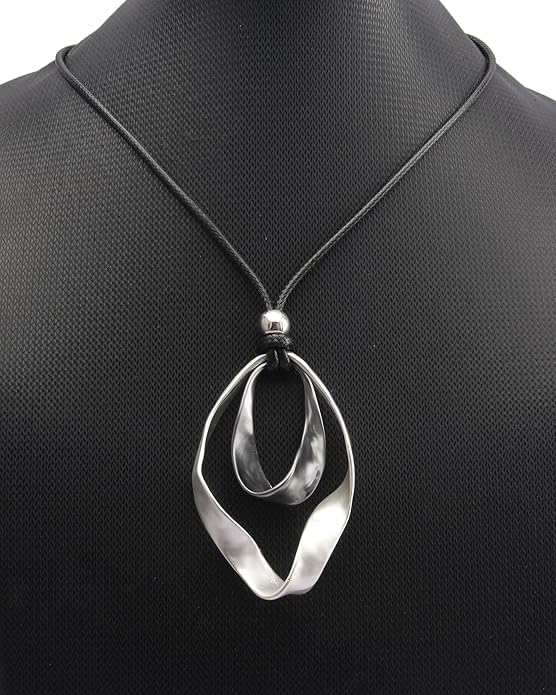 Leather Necklace for Women Boho Choker Necklace Long Cord Leather Pendant Bohemian Neckalce Vintage Alloy Pendant Leather Rope Necklace Wooden Necklaces for Women