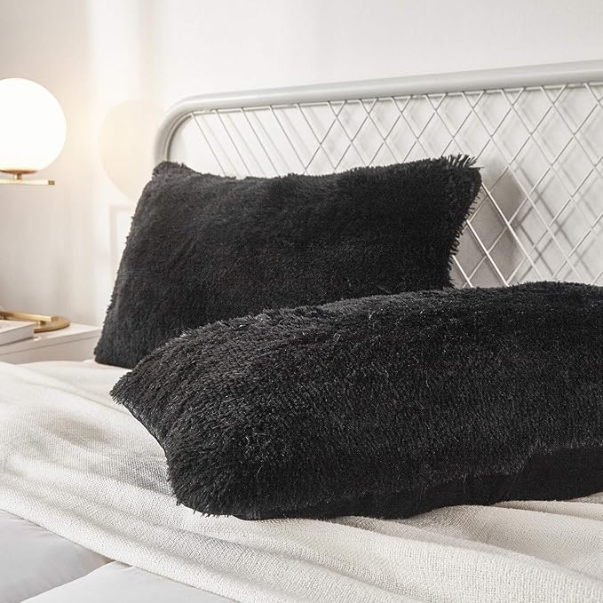 Uhamho Set of 2 Faux Fur Throw Pillow Covers Soft Velvet Decorative Pillowcases Zipper Closure (Black, 20"x26")