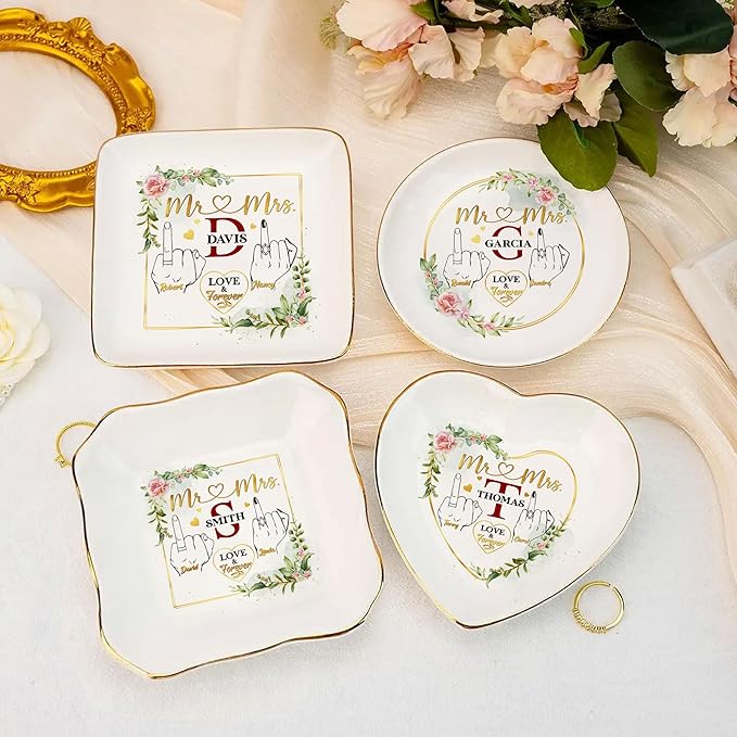 Custom Wedding Jewelry Tray Gifts for Newlyweds, Personalized Mr and Mrs Ring Dish, Engagement Ceramic Ring Holder, Love Keepsake Plate for Husband and Wife, Romantic Couple Gift