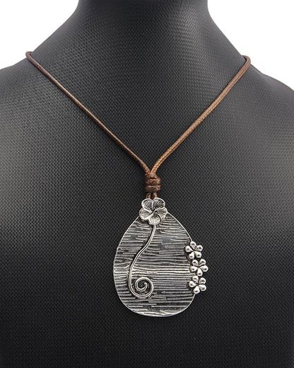 Leather Necklace for Women Boho Choker Necklace Long Cord Leather Pendant Bohemian Neckalce Vintage Alloy Pendant Leather Rope Necklace Wooden Necklaces for Women