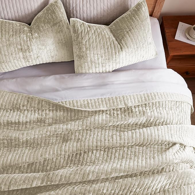 LEAONME Velvet Quilt California King Size 118''x106'', Lightweight Beige Velvet Comforter Set with 2 Matching Shams, Soft Cross Stitch Bedspread, Oversized King Quilt Set for All Season