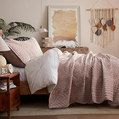 LEAONME Velvet Quilt King Size 98''x106'', Lightweight Dusty Pink Velvet Comforter Set with 2 Matching Shams, Soft Cross Stitch Bedspread Coverlet Bedding Set for All Season