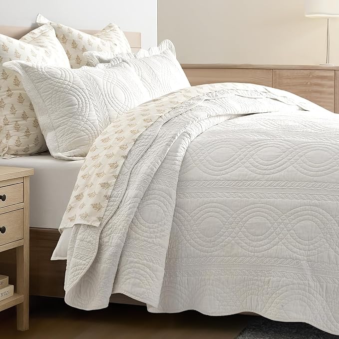 EVERGRACE 100% Cotton Scallop Quilt Set, King Size 3 Piece Set – Lightweight Bedspread with 2 Shams, Soft Prewashed Matelasse Coverlet for Cozy and Elegant Bedding, Bright White
