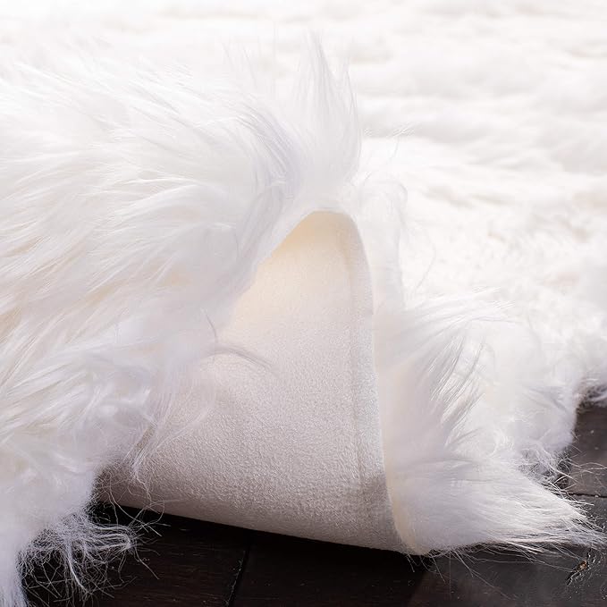 SAFAVIEH Faux Sheep Skin Collection 6' Round Ivory FSS235A Silken Glam 2.35-inch Thick Area Rug