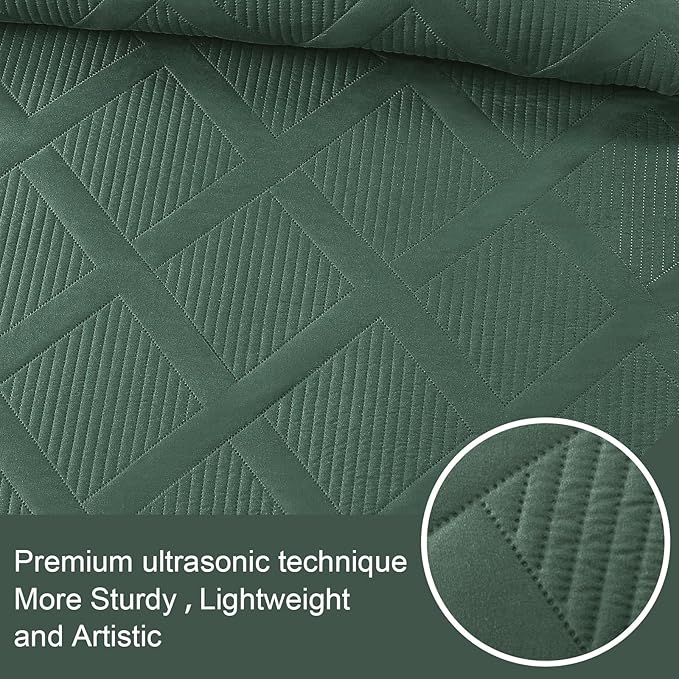 Exclusivo Mezcla Oversized King Quilt Set- Green Cal King Quilts Bedding Set with 2 Pillow Shams, Modern Bedspread with Striped Pattern, Soft Lightweight Bedspreads Coverlets for All Seasons