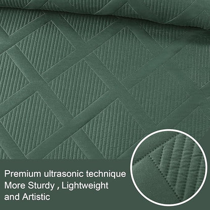 Exclusivo Mezcla Oversized King Quilt Set- Green Cal King Quilts Bedding Set with 2 Pillow Shams, Modern Bedspread with Striped Pattern, Soft Lightweight Bedspreads Coverlets for All Seasons