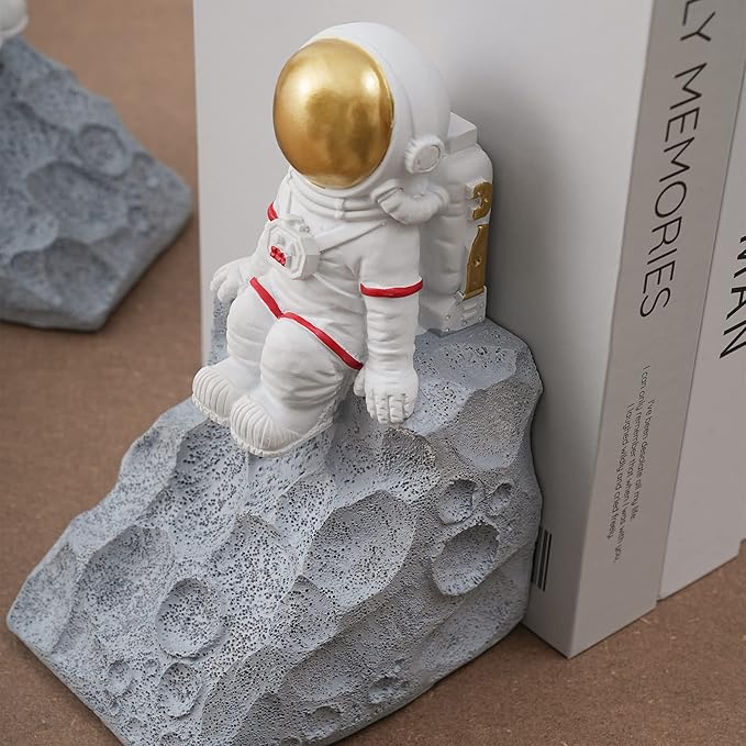 BUTILIVEEN Astronaut Book Ends to Hold Books, Astronaut Decor, Space Themed Bedroom, Desktop, Bookcase Decor - Gifts for Space Lovers