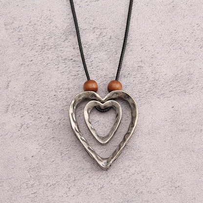 Leather Necklace for Women Boho Choker Necklace Long Cord Leather Pendant Bohemian Neckalce Vintage Alloy Pendant Leather Rope Necklace Wooden Necklaces for Women