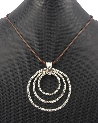 Leather Necklace for Women Boho Choker Necklace Long Cord Leather Pendant Bohemian Neckalce Vintage Alloy Pendant Leather Rope Necklace Wooden Necklaces for Women